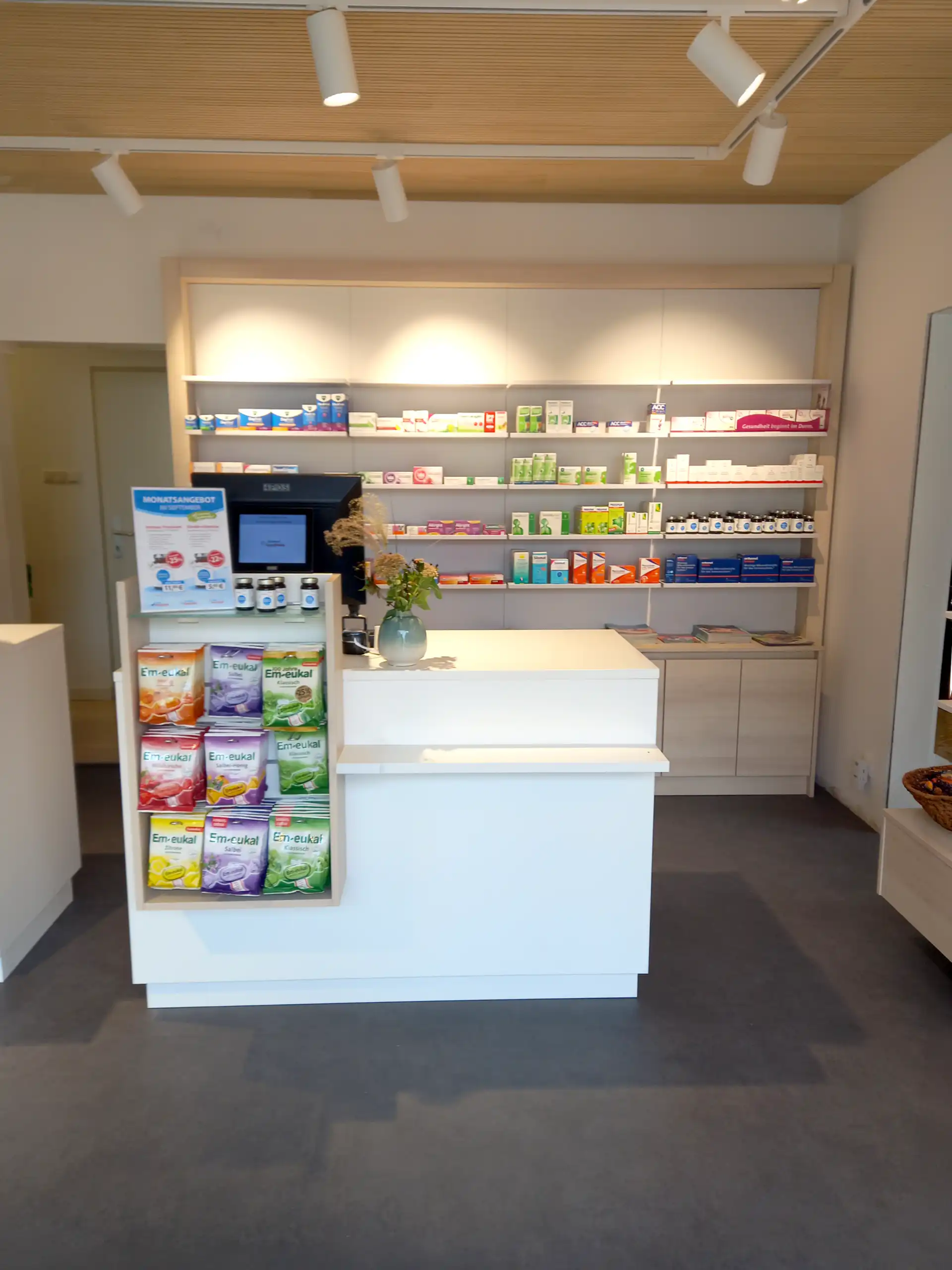 Apothekeneinrichtung3