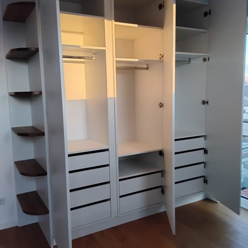 Kleiderschrank