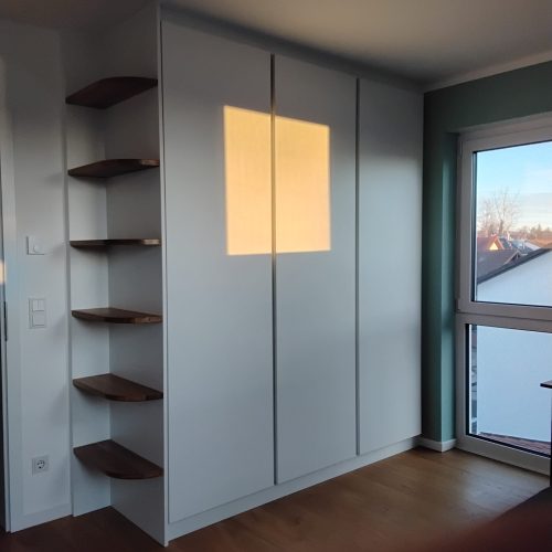 KleiderschrankmitGriffleiste