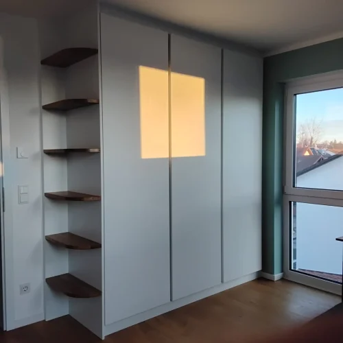 KleiderschrankmitGriffleiste